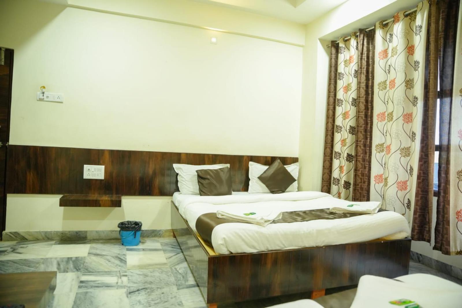 Hotel Sachidanand-Walkable Distance From Temple Shirdi Ngoại thất bức ảnh