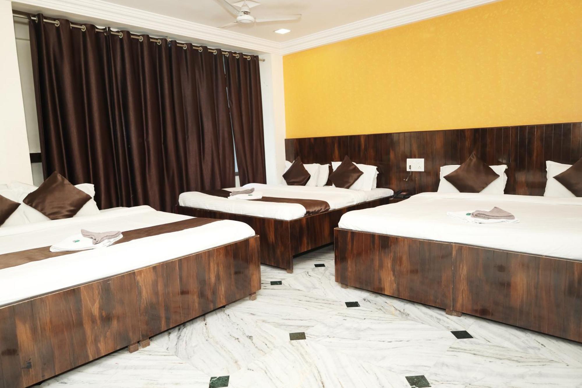 Hotel Sachidanand-Walkable Distance From Temple Shirdi Ngoại thất bức ảnh
